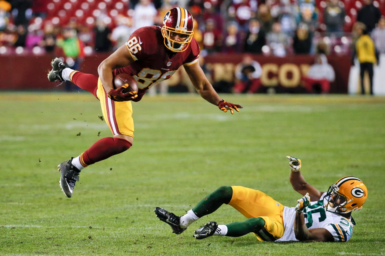 77 / JORDAN REED - TE - WASHINGTON REDSKINS - El líder receptor de los Redskins es un ala cerrada y se llama Jordan Reed. Su tercera temporada en Washington fue la mejor en su carrera con 87 atrapadas para 952 yardas y 11 touchdowns. El año pasado no estuvo clasificado en el Top 100.