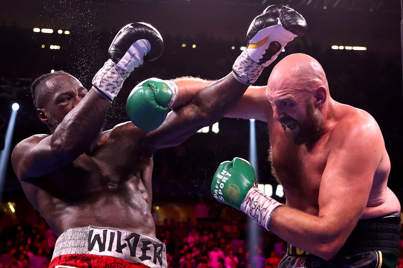 Tyson Fury derrotó por la vía de nocaut a Deontay Wilder en un plaito que no tuvo tregua, ambos boxeadores visitaron la lona.