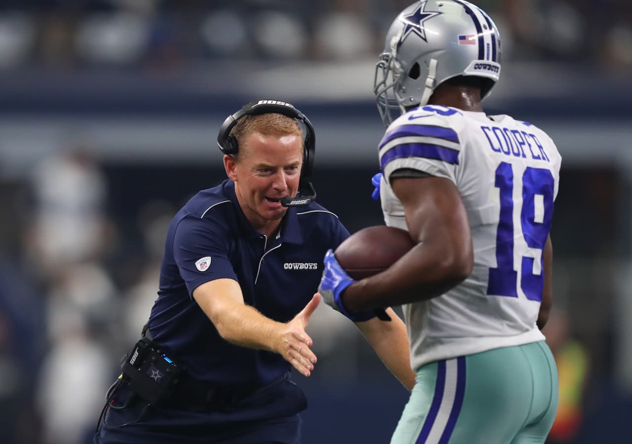El head coach de los Cowboys, Jason Garrett, se mostr´ó emocionado y celebró cada anotación de su equipo con mucha energía.