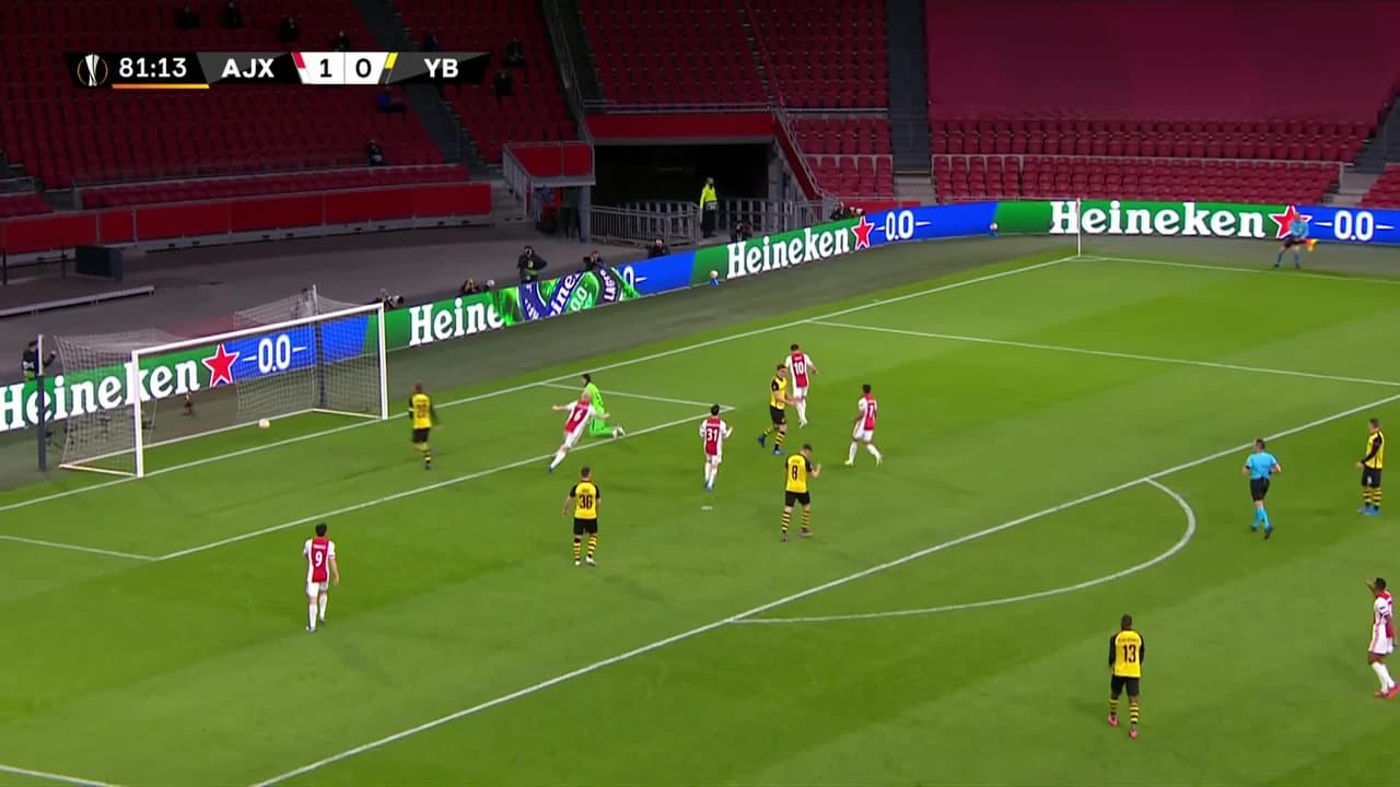 ¡GOL!  anota para Ajax. Dusan Tadic