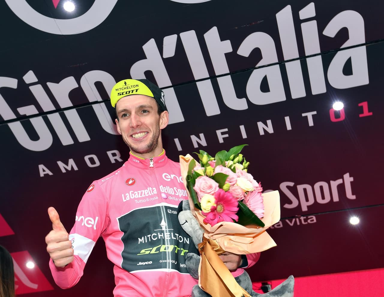 Yates quedó adelante del anterior líder, Tom Dumoulin, por 16 segundos, mientras que Chaves es tercero a 26 segundos del primer lugar.