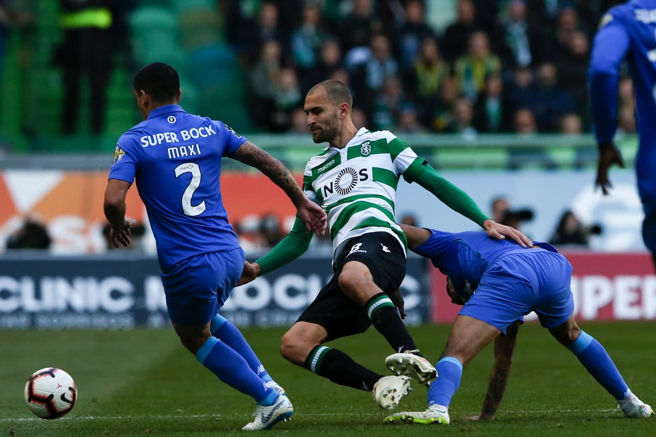 Los locales tuvieron sus ocasiones en la primera parte, pero para fortuna del Porto, no supieron concretar.