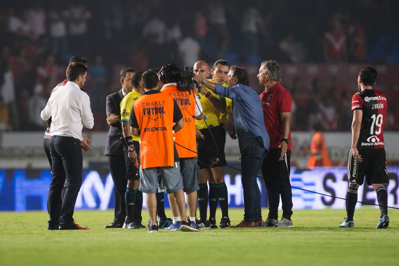 La impotencia de Romano se hizo evidente y ya no aparecía ningún camino de regreso para la caída del técnico y su equipo.