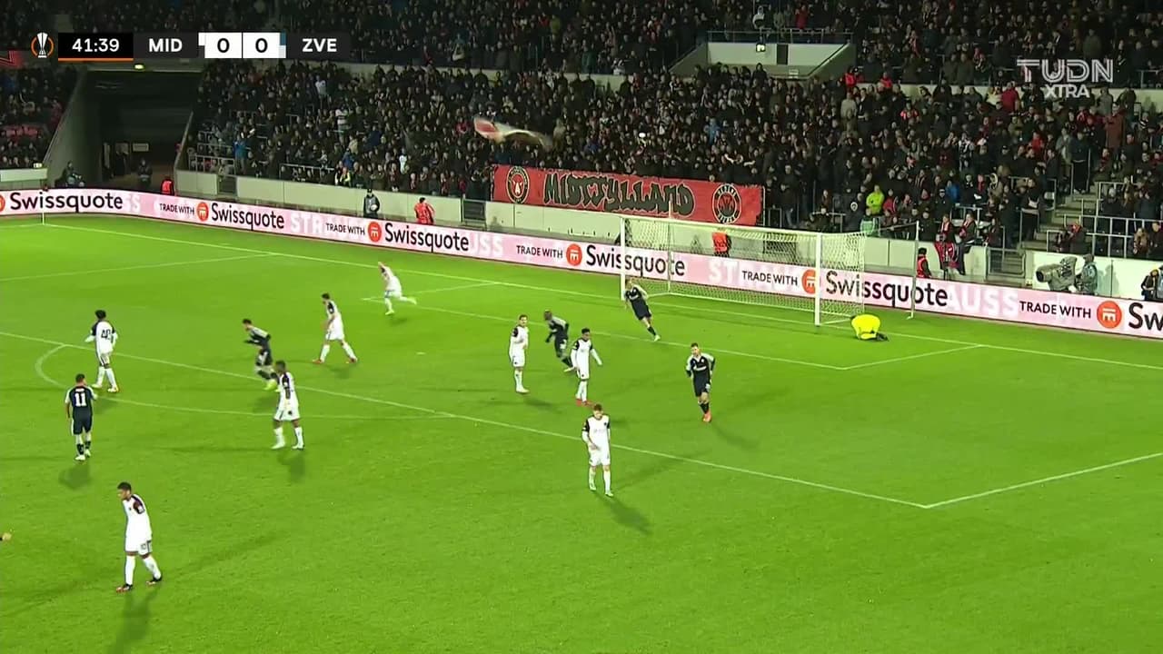 ¡TIRO ATAJADO! disparo por Filippo Falco.