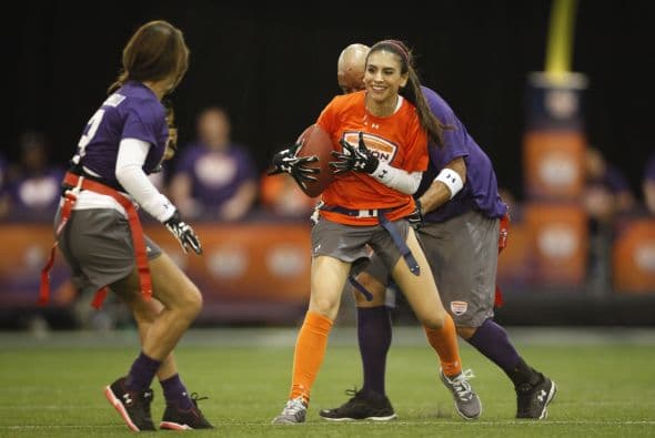 La Conferencia Nacional se impuso a la Conferencia Americana en el Tazón Latino IX y Hristo Stoichkov, para sorpresa de todos, fue reconocido como el MVP del juego, disfruta aquí de las mejores imágenes (Foto: Mario Castillo).