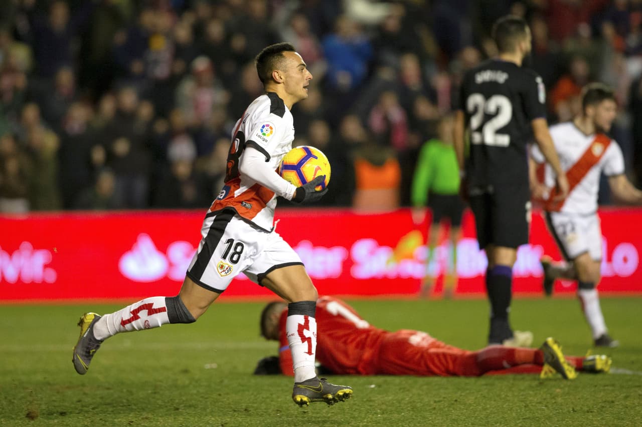 Los poco más de 11 mil espectadores en el Estadio de Vallecas hicieron tanto ruido por el gol que parecía que eran más. García le puso prisa a la reanudación, pues lo querían ganar.