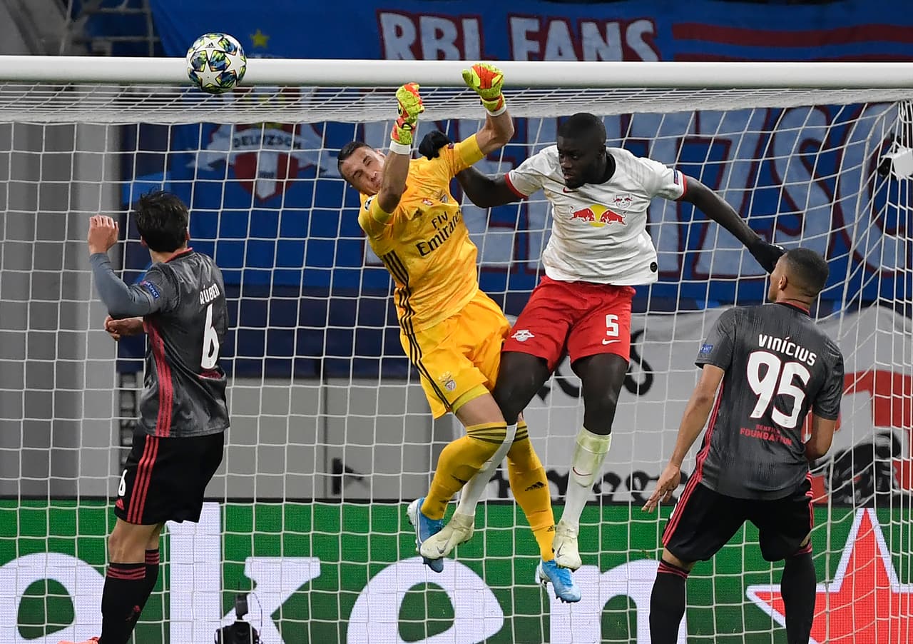 RB Leipzig empata 2-2 con el Benfica; para los visitantes marcaron Pizzi y Vinícius, Forsberg hizo doblete al final del partido para rescatar el empate.