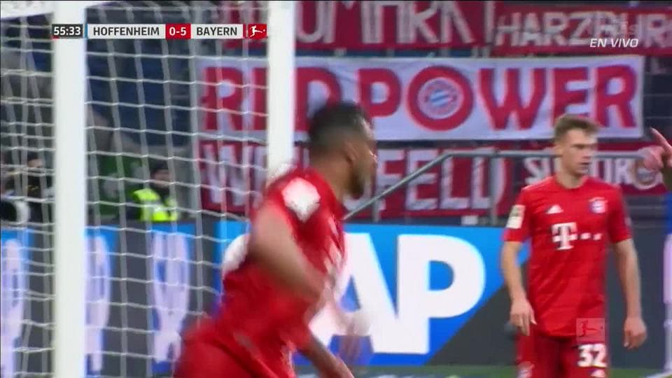 Tiro desviado de Corentin Tolisso