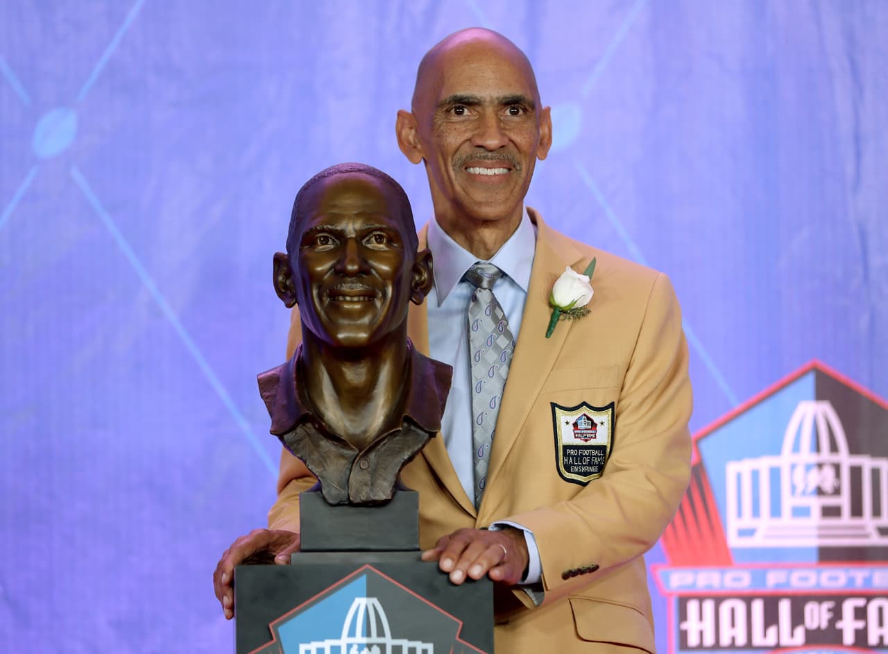 Dungy, por su parte, anunció su retiro como entrenador en jefe en 2008, luego de 28 años de carrera en diversos puestos dentro del staff de coacheo de equipos como los Pittsburgh Steelers (1981-1983) y los Kansas City Chiefs (1989-1991).