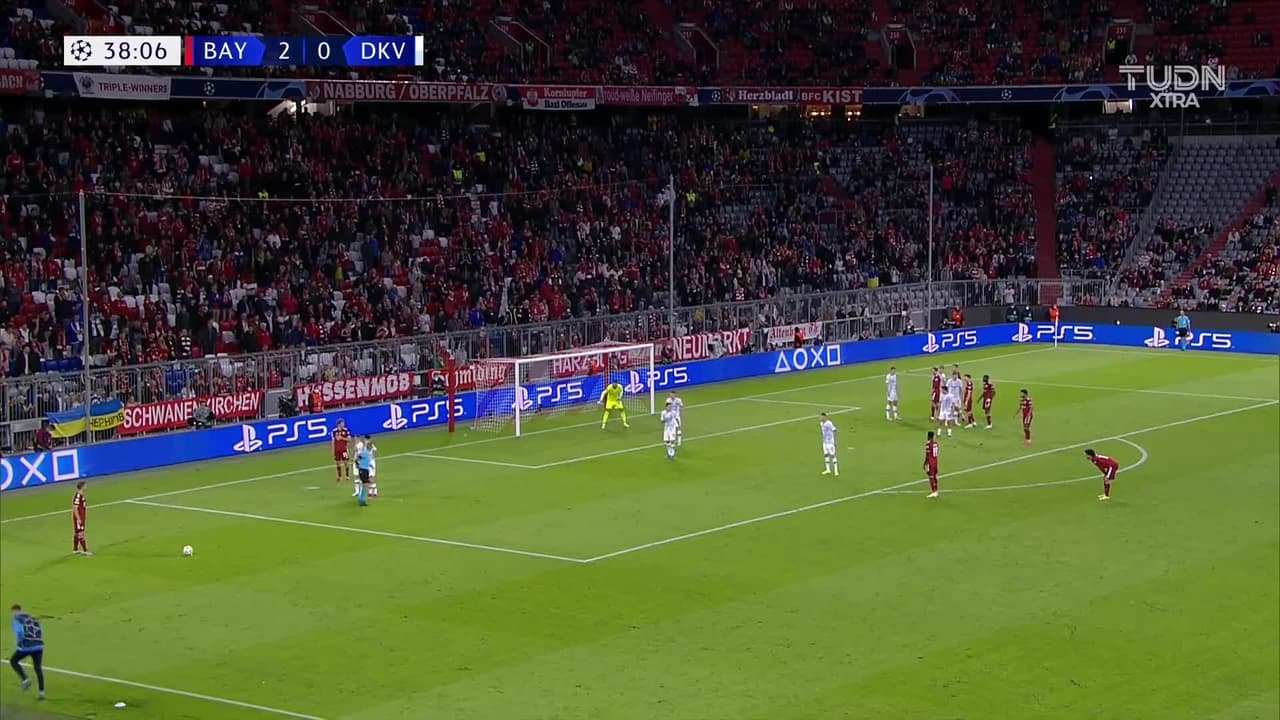 ¡TIRO ATAJADO! disparo por Joshua Kimmich.