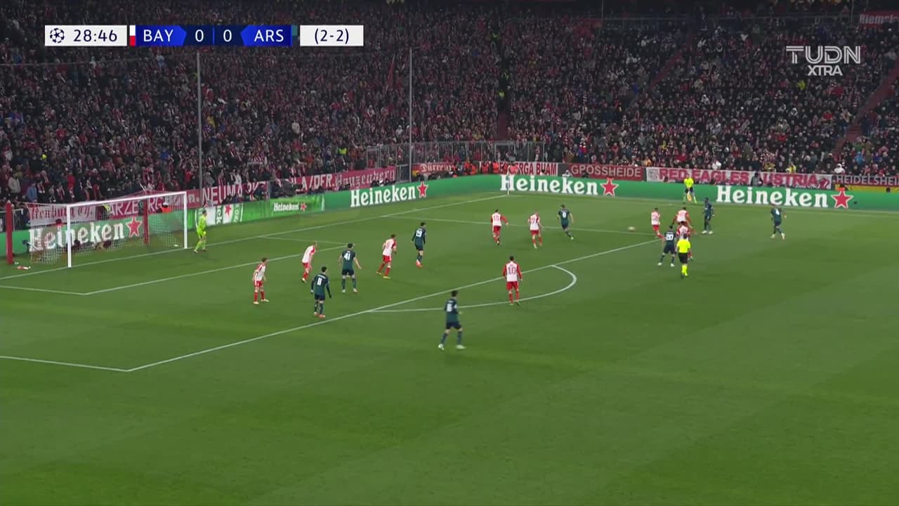 ¡TIRO ATAJADO! disparo por Martin Ødegaard.