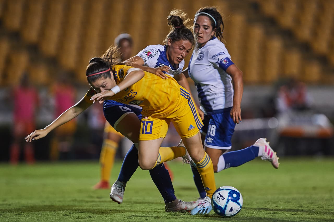 La virtud de las defensoras camoteras era evitar el segundo gol en contra y para ello presionaban y quitaban el esférico a las jugadoras rivales en el momento justo.