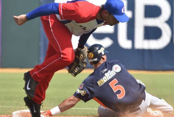 Luego, Balbino Fuenmayor remolcó su primera anotación del encuentro cuando pegó sencillo al jardín izquierdo, remolcando a Amarista para el 4-1.