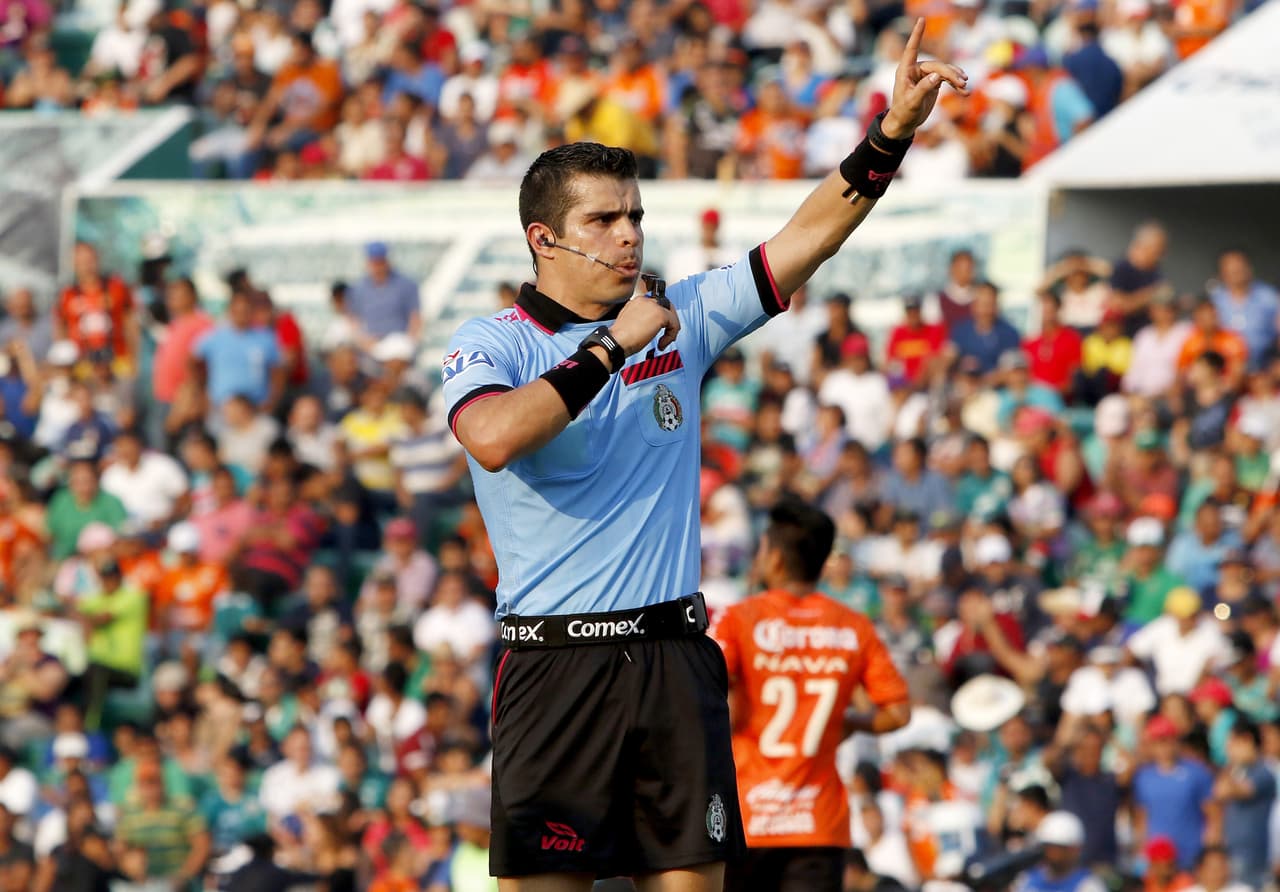 Fernando Hernández Gómez, árbitro del encuentro tuvo un partido tranquilo en el que sólo mostró una tarjeta amarilla.