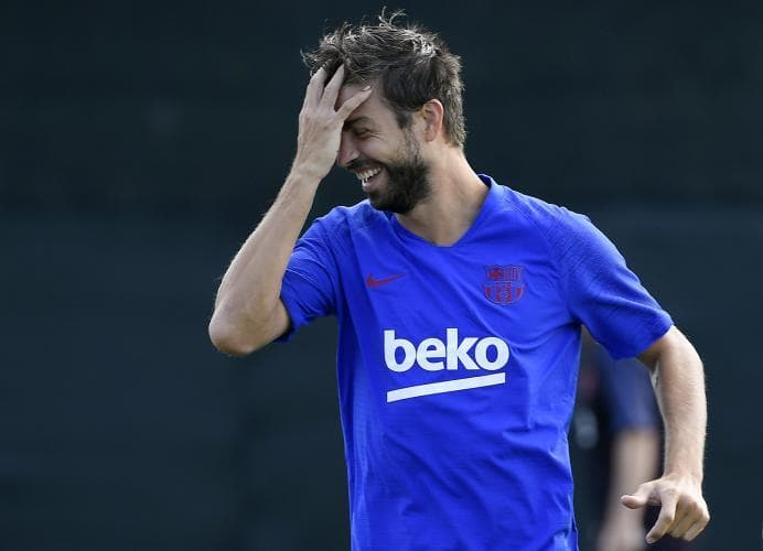 Piqué entrena en grupo con Barça; espera jugar ante Real Madrid