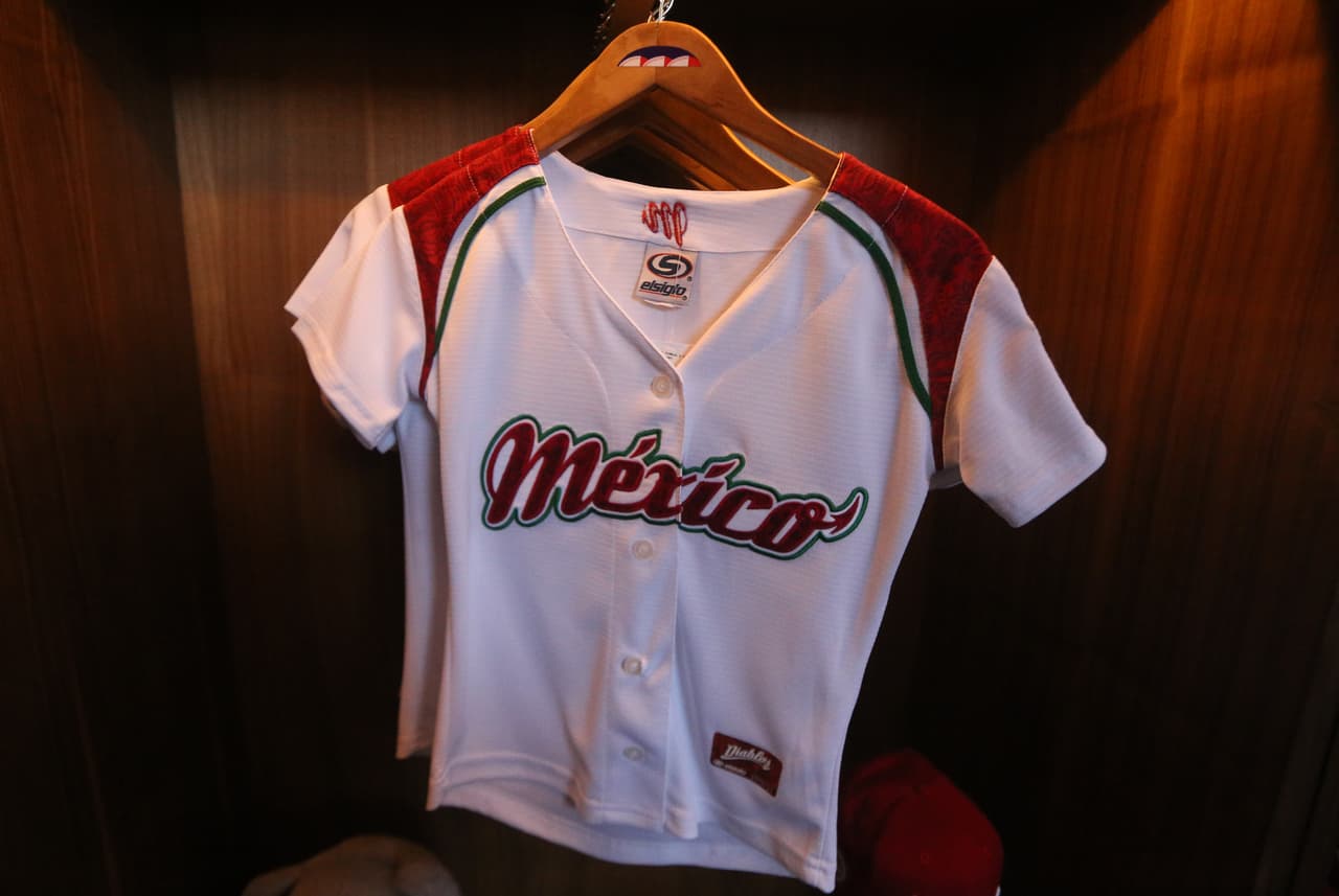 El presidente de México, And´rés Felipe López Obrador, fue uno de los presentes como fanático en la reinauguración del Salón de la Fama del Béisbol Mexicano, que revive grandes del momento de ese deporte a nivel local.