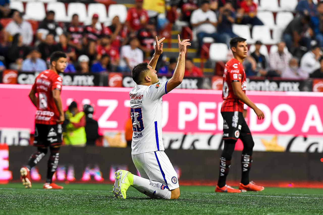 Con goles de Velázquez, Balanta y 'Cubo' Torres, Xolos remontó de último minuto para arrebatarle los tres puntos a Cruz Azul. Aguilar y Yotún anotaron para La Máquina.