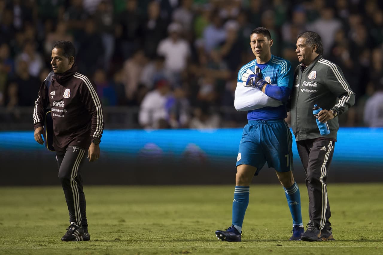 El daño para el arquero Hugo González fue el el hombro derecho y salió en ambulancia para una revisión más específica y determinar la gravedad.