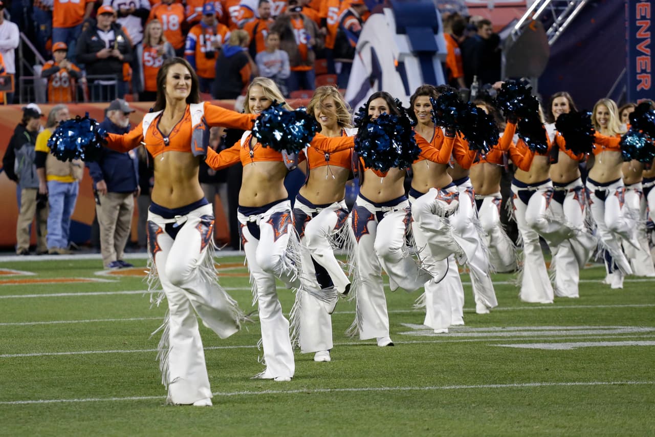 Son hermosas, tienen energía y sus bailes le dan alegría al ambiente en los estadios de la NFL: sin duda, las porristas tienen un papel muy especial para el espectáculo del fútbol americano.