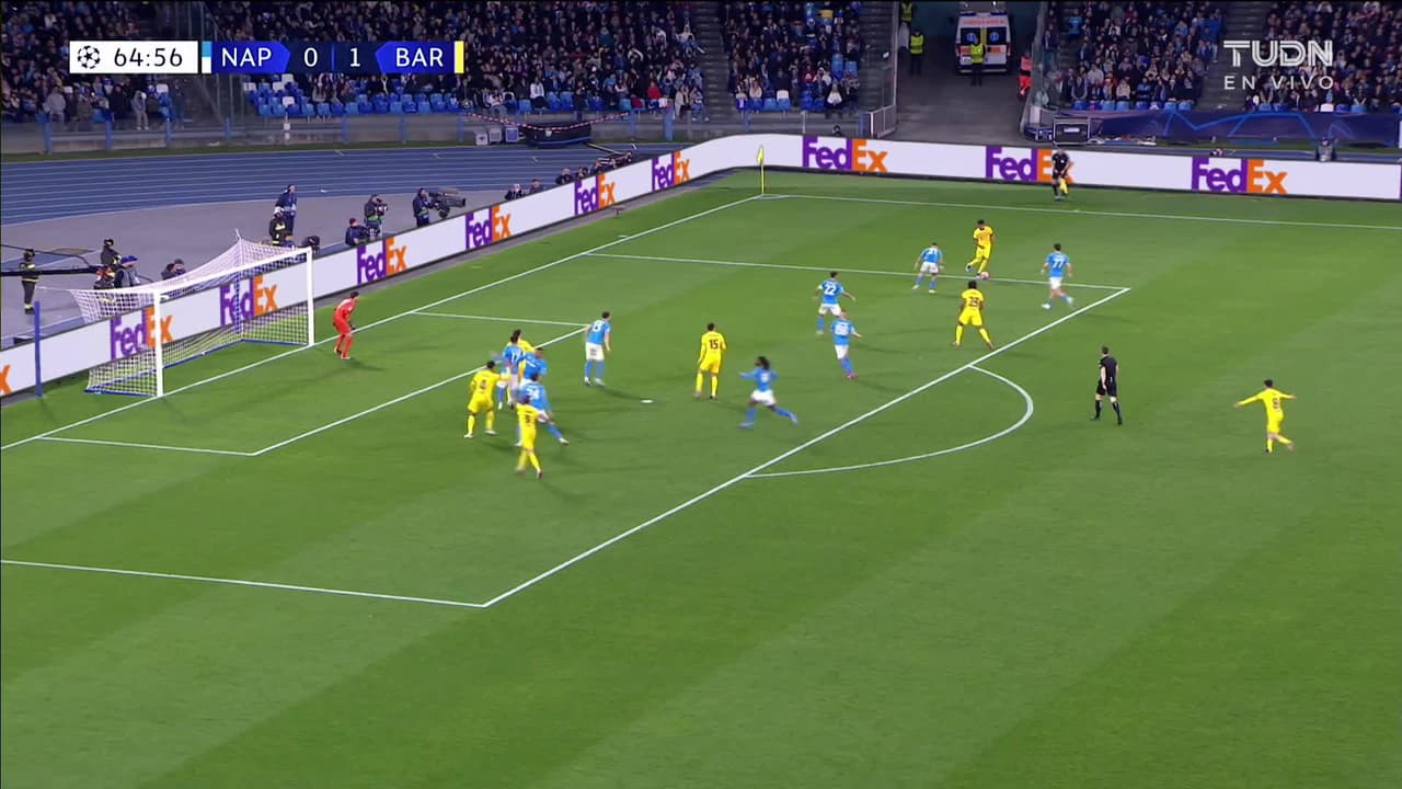 ¡TIRO ATAJADO! disparo por Pedri.