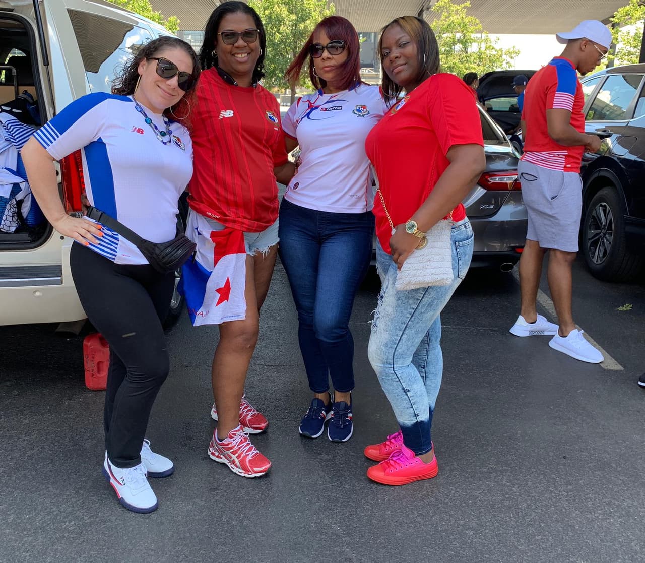 Los alrededores del Lincoln Financial Field de Philadelphia se visten con los colores de Jamaica, Panamá, Estados Unidos y Curazao previo a la jornada de Cuartos de Final de Copa Oro.