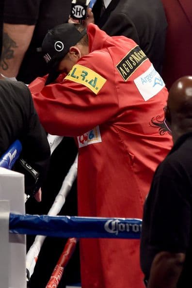 Maidana al escuchar la decisión unánime a favor de Mayweather Jr.