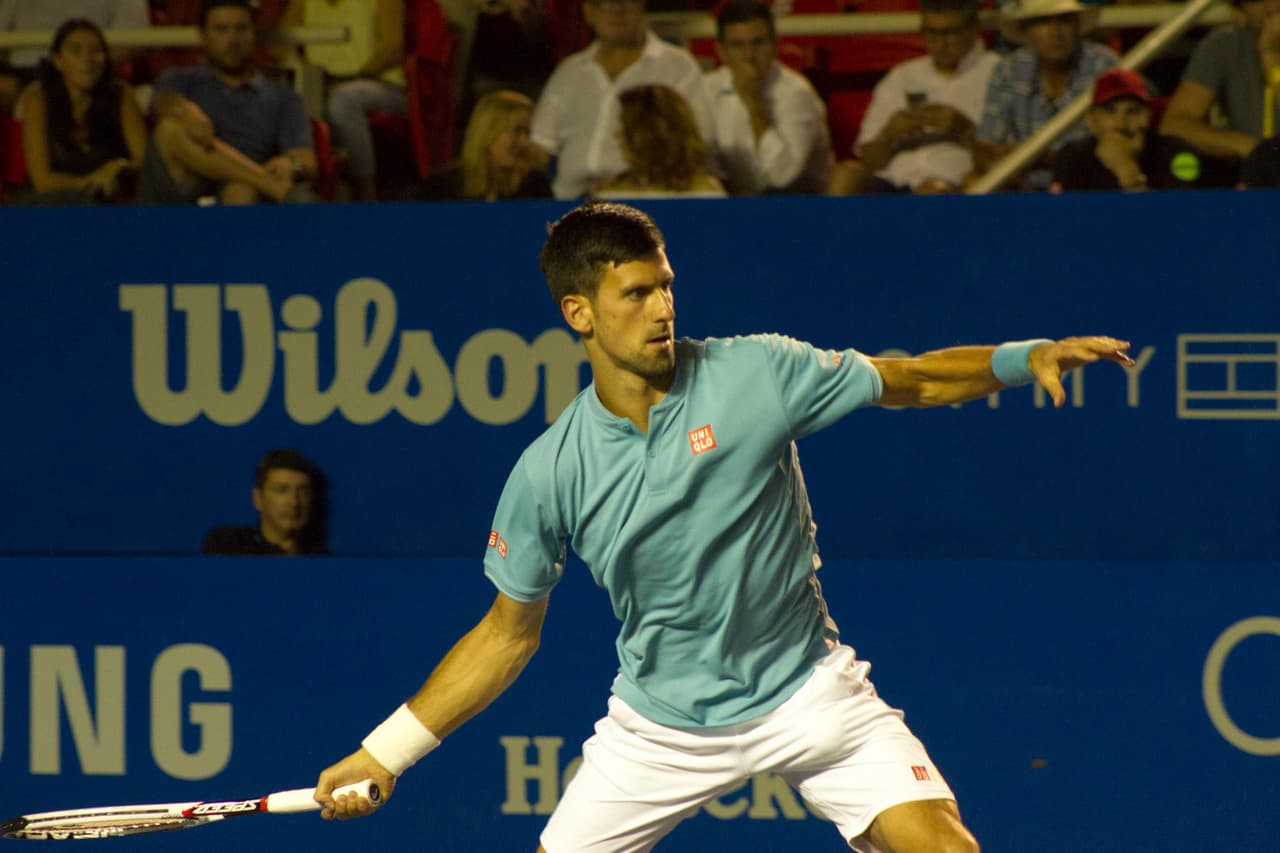 Nick Kyrgios eliminó al favorito del Abierto Mexicano, el serbio Novak Djokovic, número dos en la siembra de la ATP. El australiano dio una demostración de potencia y precisión con su saque que se tradujo en 25 aces para acceder a las Semifinales.