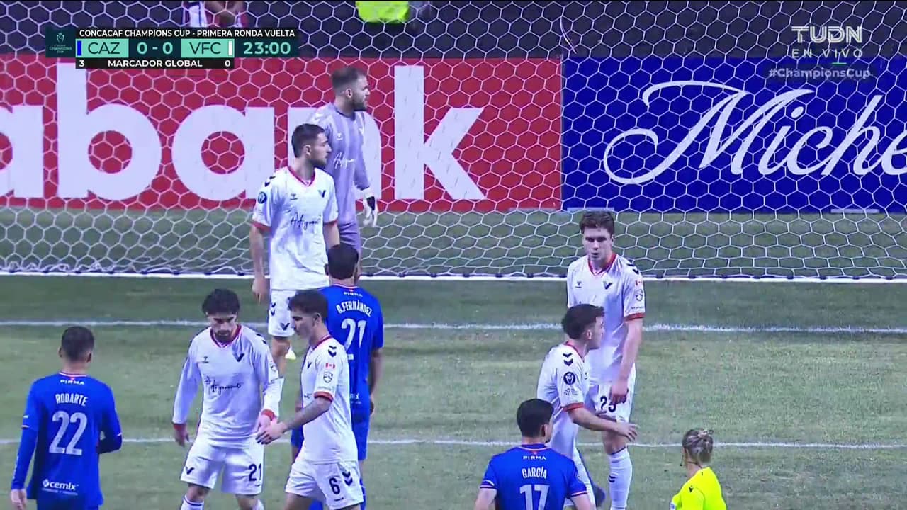 ¡TIRO ATAJADO! disparo por José Paradela.