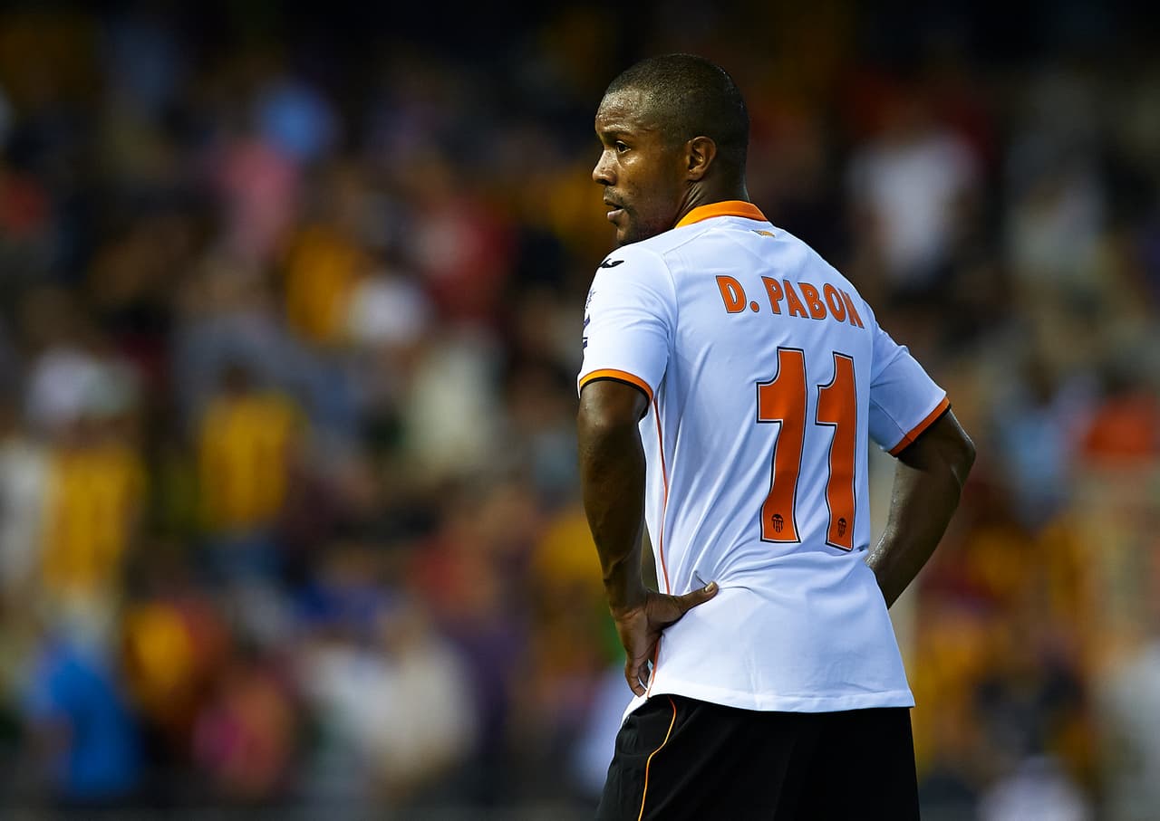 En Valencia no logró ganarse la confianza y apenas disputó 18 partidos por lo que volvió al futbol mexicano donde se ha asentado con Rayados.