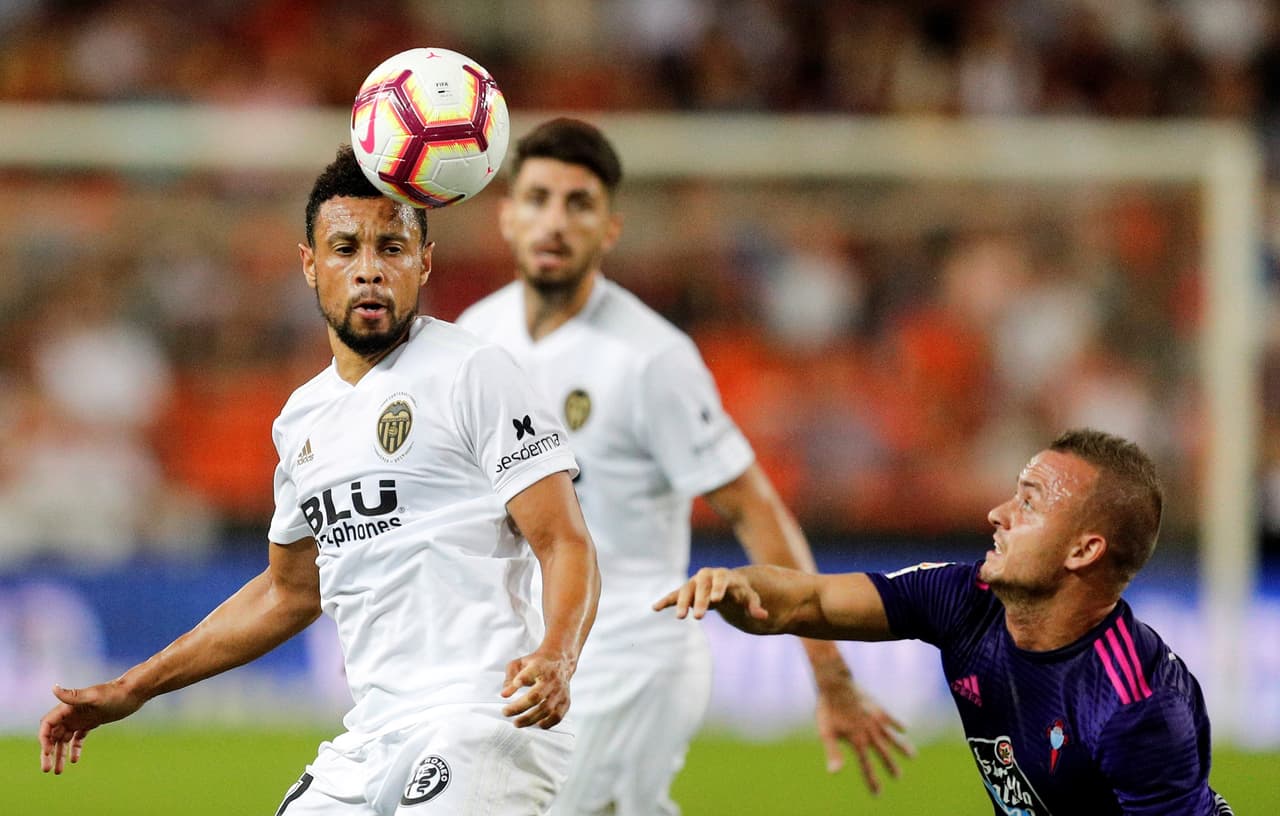 Pero la insistencia del Celta fue echando cada vez más para atrás al Valencia, que solo estaba apostando a contragolpes y a marcar el segundo tanto que pusiera quietos a los gallegos.