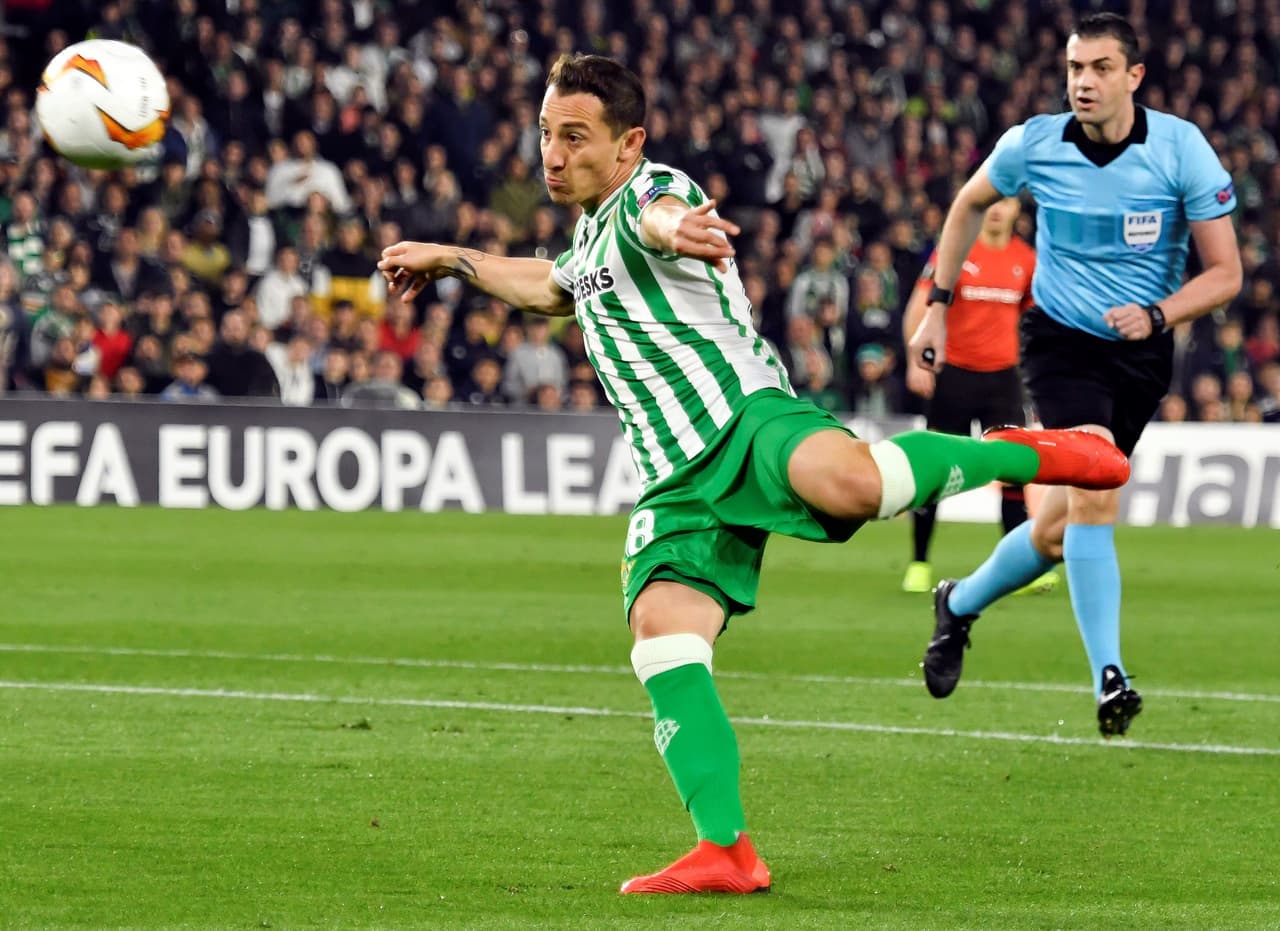 El mexicano Andrés Guardado no pudo hacer nada para evitar la eliminación de Betis en los Dieciseisavos de final de Europa League.