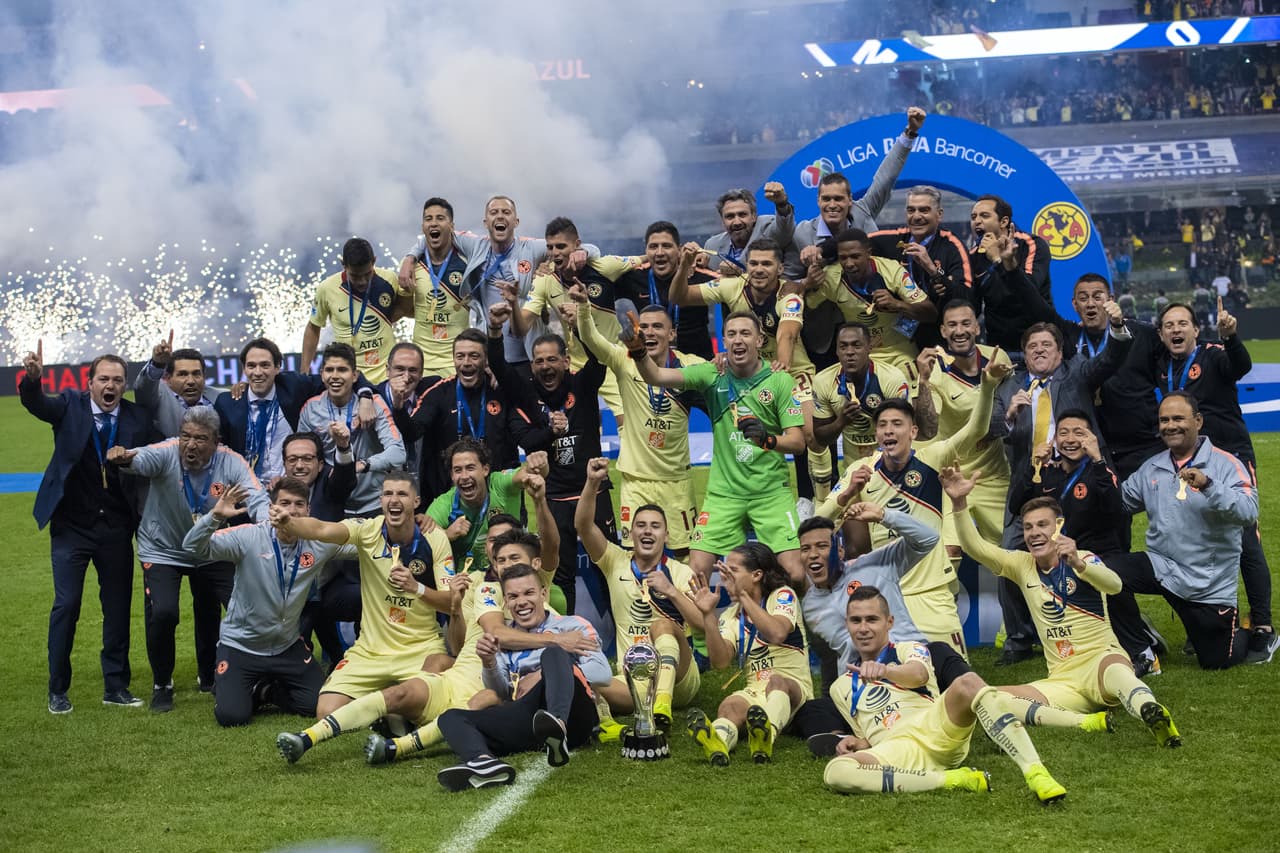 Apertura 2018. Cruz Azul con 36 puntos y América con 33 hicieron el 1-2 en la Liga MX. Los de Coapa dejaron atrás a Toluca y a Pumas para coronarse venciendo 2-0 a Cruz Azul en la final del certamen.