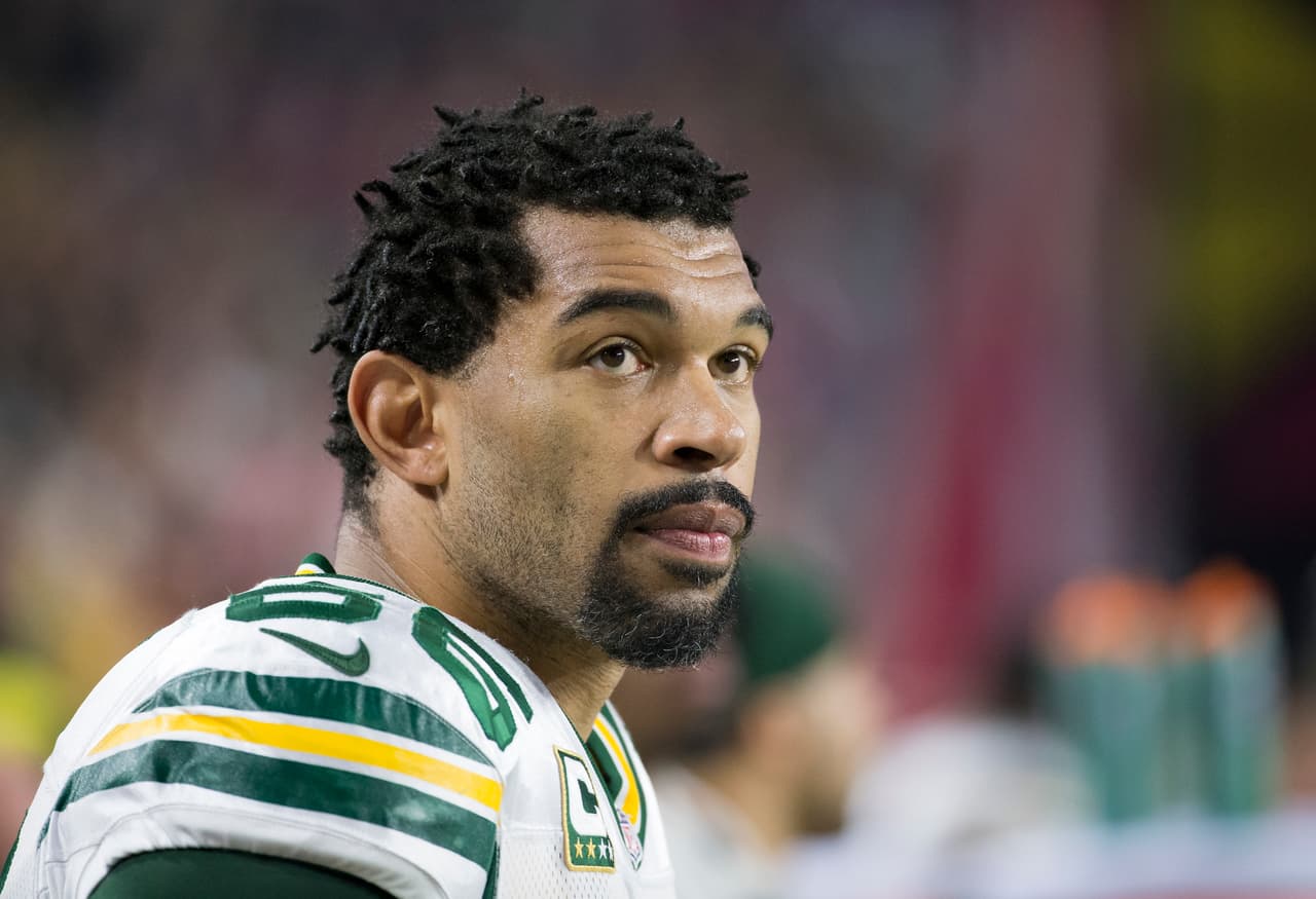 Julius Peppers no está listo para decidir si regresará para su temporada #15 en la NFL