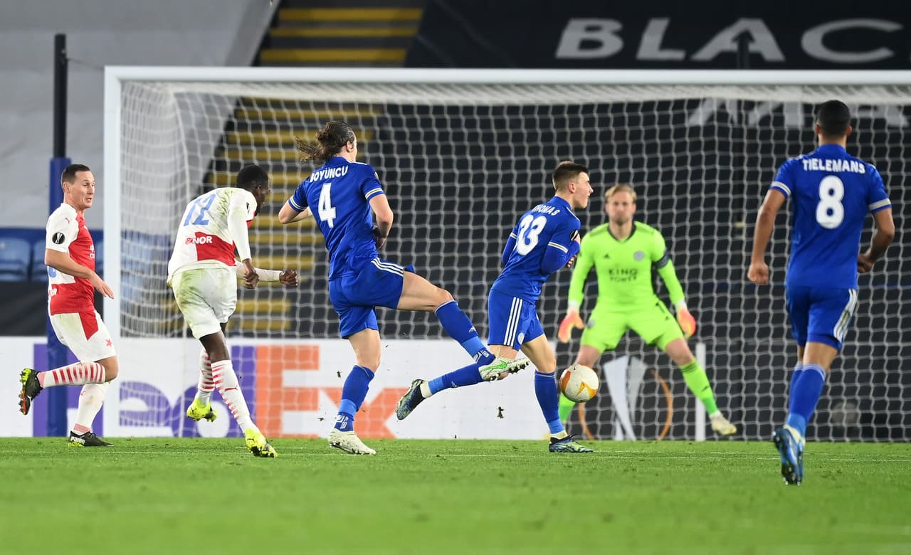 Un mexicano y varias sorpresas van a Octavos en la Europa League