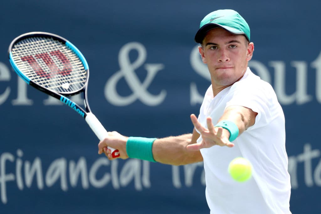 El joven croata Borna Coric se enfrentó a al ruso Daniil Medvedev. El balcánico se impuso con claridad, por 6-2 y 6-3.