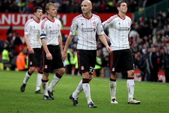 Manchester United sacó el triunfo por 1-0 y alargó la crisis de Liverpool.