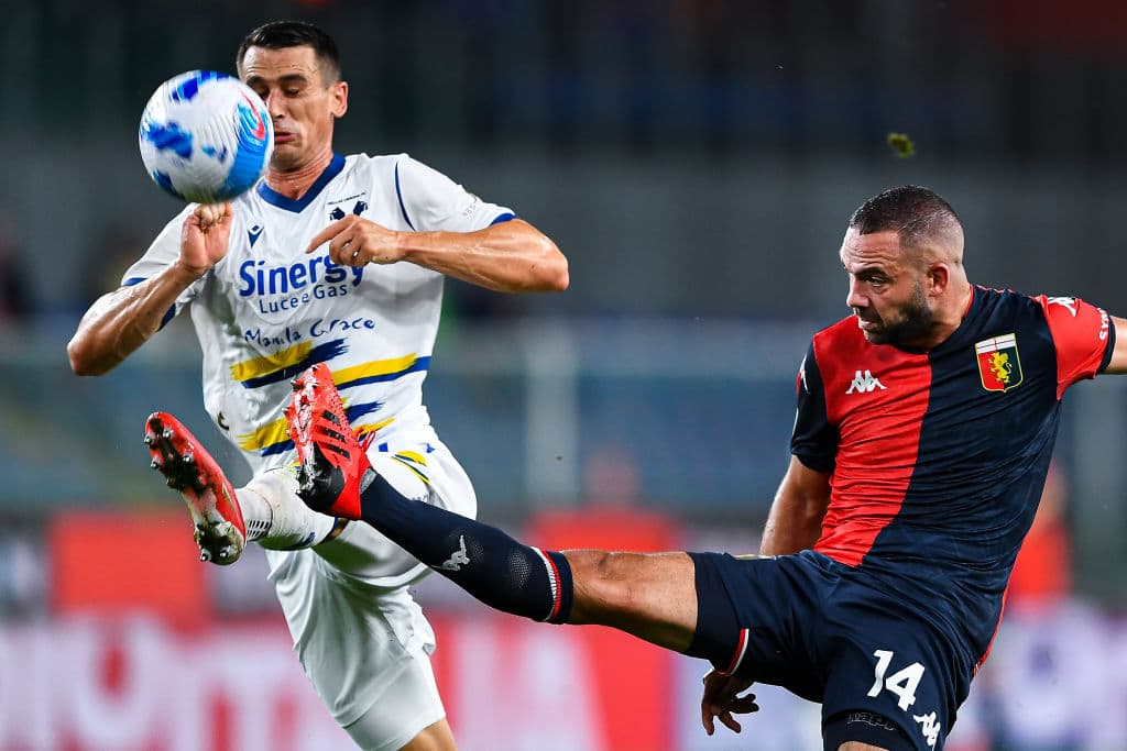 Inter de Milan y Atalanta empatan 2-2, Genoa y Hellas Verona empatan 3-3 y el Milan es el único que logra sumar tres putnos tras vencer 1-2 al Spezia.