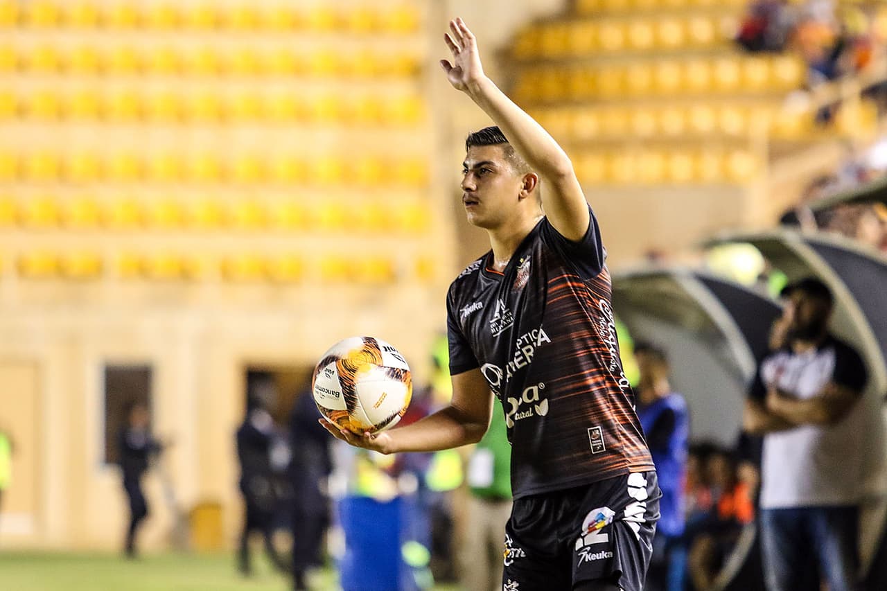 Alebrijes de Oaxaca se la tuvo que jugar con lo que tenía y a pesar de esa desventaja numérica en el campo, a veces no se notaba que jugaban con 10.