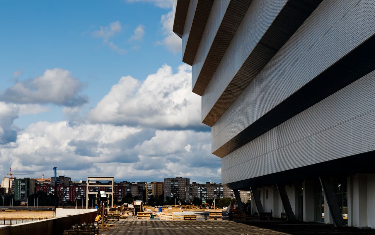 Construcciones en las cercanías del estadio Kaliningrado en imagen del 28 de agosto de 2017 en Kaliningrado.