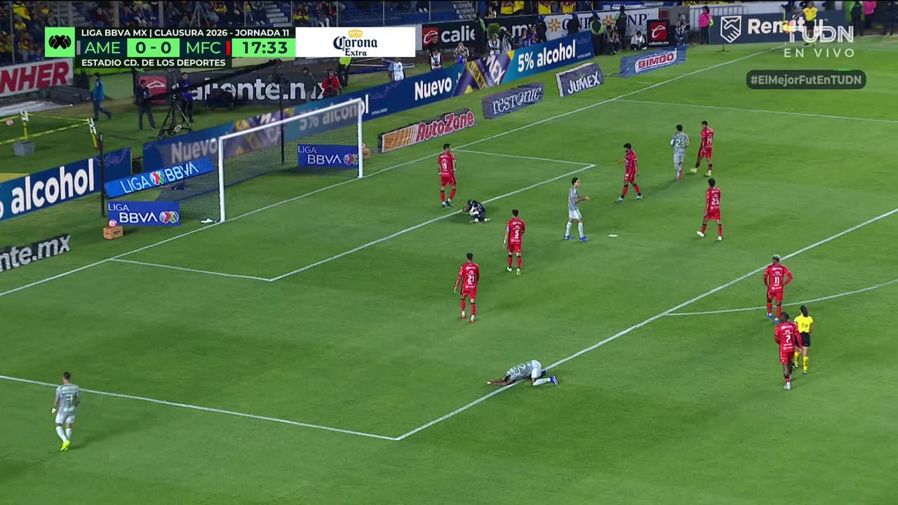 ¡TIRO ATAJADO! disparo por Cristián Borja.