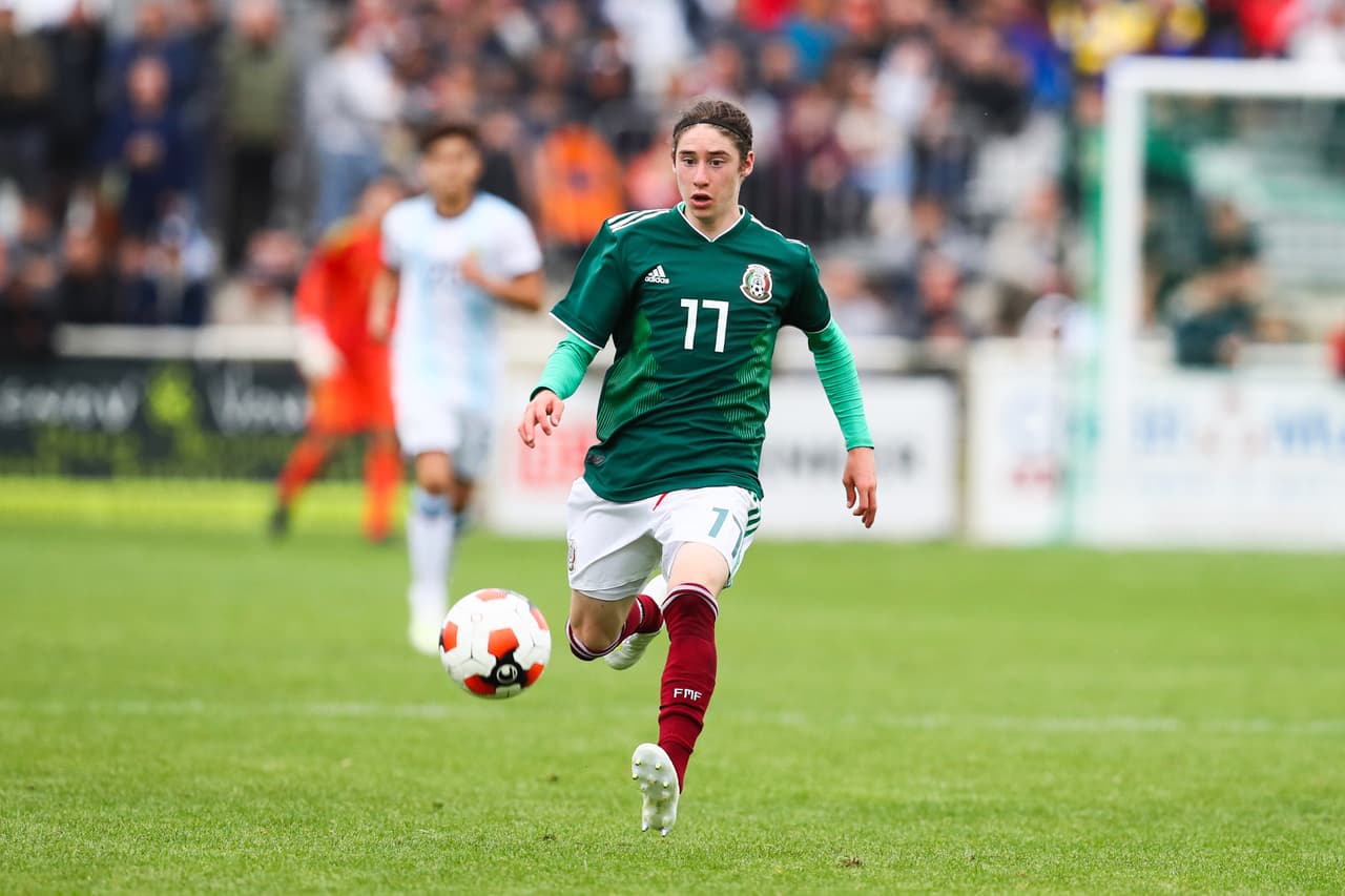 Mexicano marca golazo ante el Liverpool juvenil