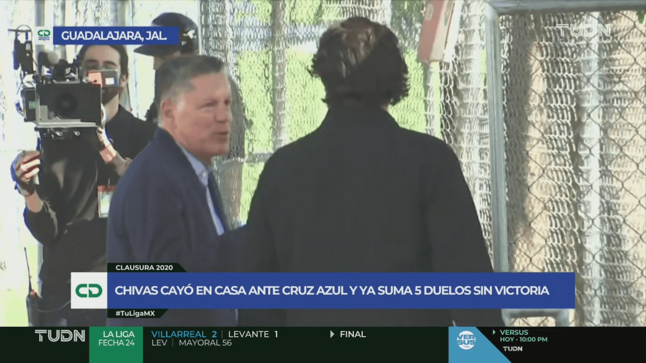 Amaury Vergara visita entrenamiento de Chivas tras derrota