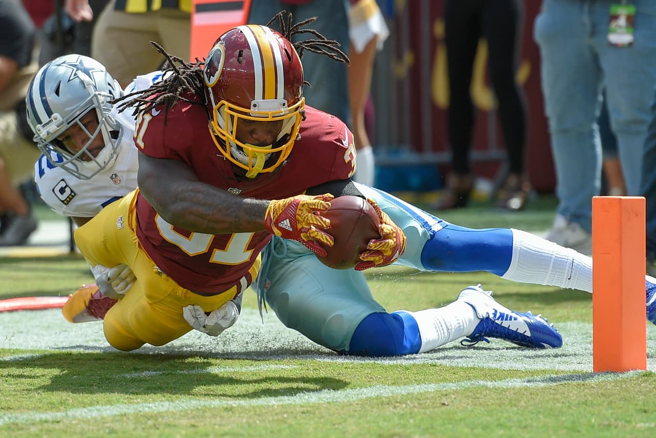 Matt Jones (#31) se estiró para lograr meter el ovoide a la zona de TD.