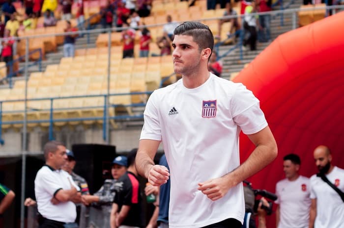 Houston Dynamo refuerza su línea defensiva con la incorporación de 'muro' venezolano