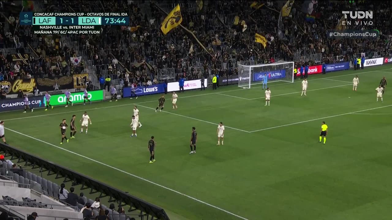 ¡TIRO ATAJADO! disparo por Son Heung-Min.