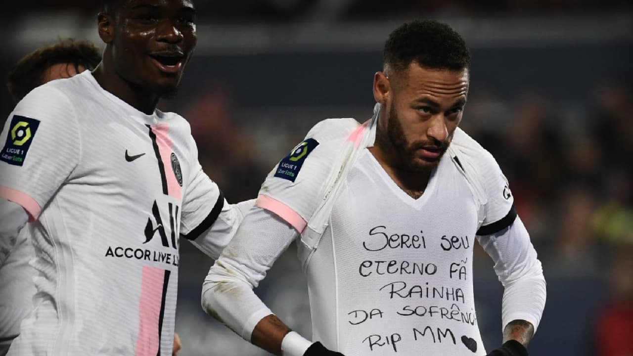 Doblete de Neymar y mensaje en su playera que da la vuelta al mundo