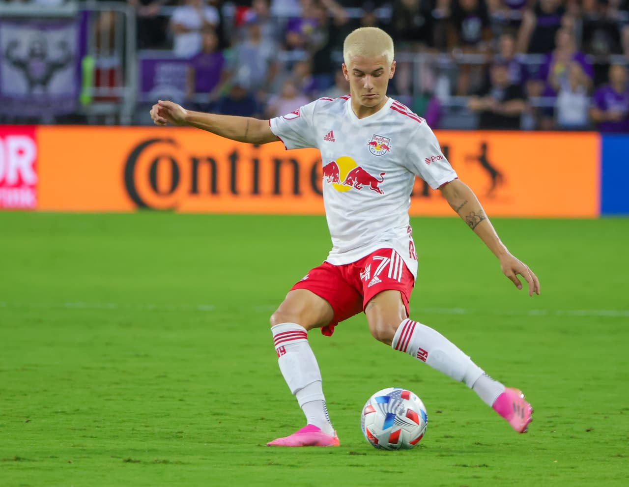 John Tolkin mostró su polifuncionalidad en los más recientes encuentros de New York Red Bulls.
<br>