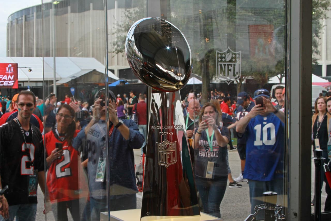 El NRG Stadium abrió sus puertas para recibir a los aficionados en el último partido de la temporada, entre New England y Atlanta, con gente que viajó hasta Houston para ver a su equipo ser campeón.
