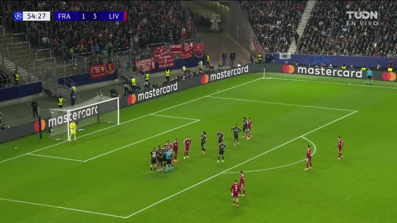 ¡TIRO ATAJADO! disparo por Florian Wirtz.