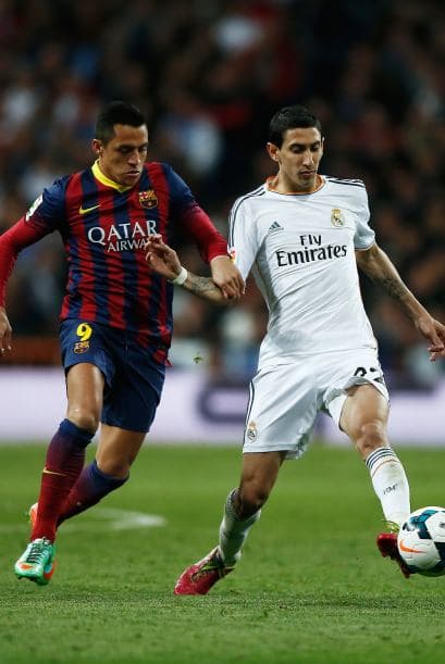 En la delantera los azulgranas decidieron vender a dos jugadores que quedaron a deber en el equipo, el chileno Alexis Sánchez se marchó al Arsenal de Inglaterra mientras que el holandés Ibrahim Afellay se marchó al Olympiakos de Grecia.